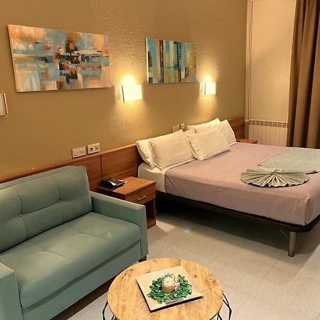 Pension Iznajar Barcelona Bagian luar foto